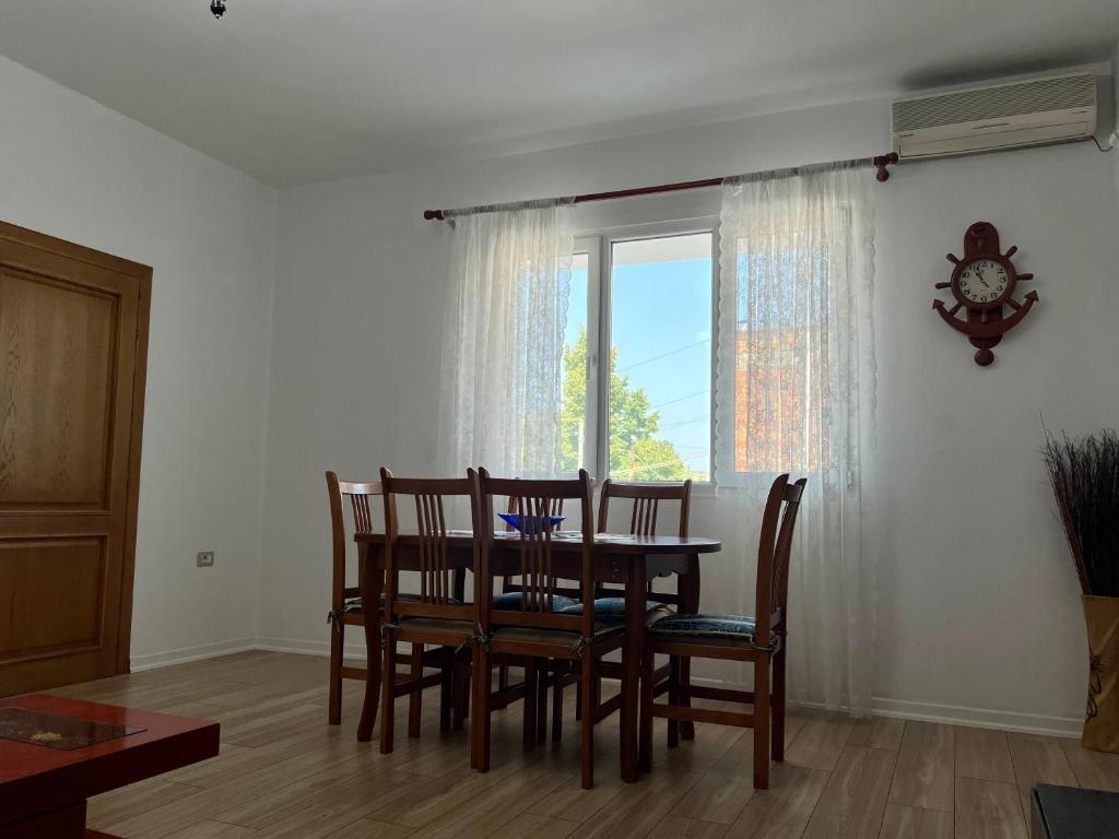Comfy 2 BR Apartment - Image 7