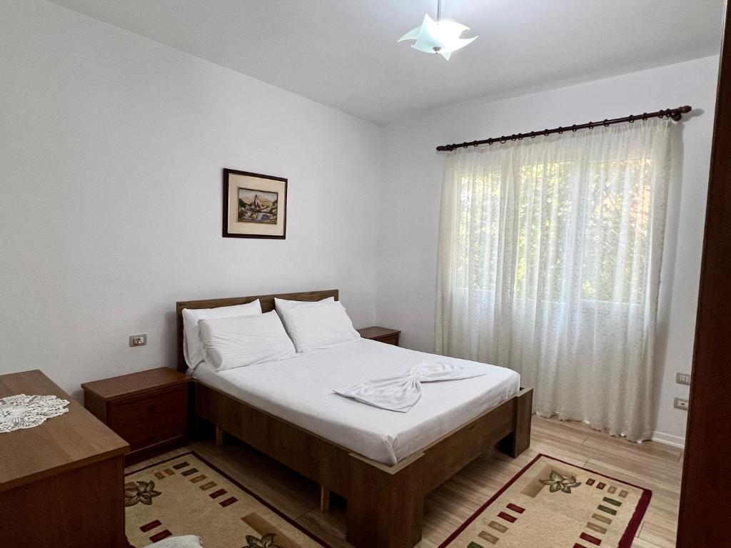 Comfy 2 BR Apartment - Image 8