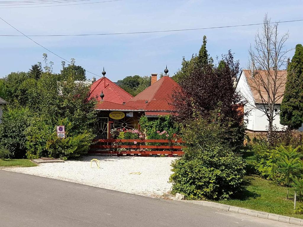 Budova, v ktorej sa apartmán nachádza