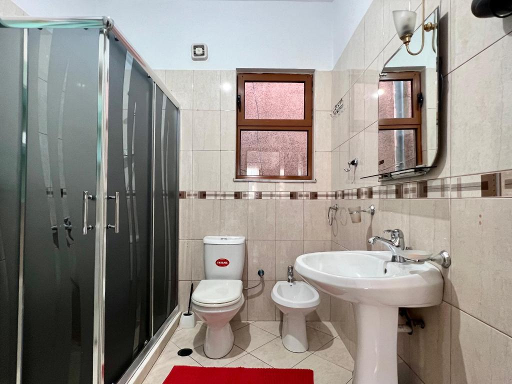 Comfy 2 BR Apartment - Image 6