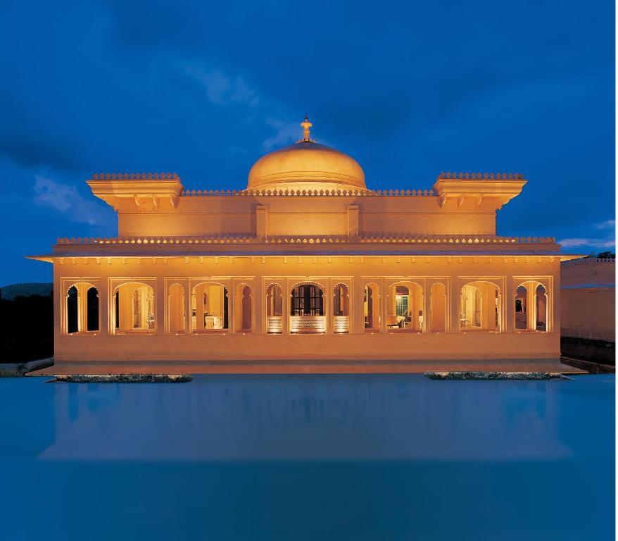 Bazén v ubytování The Oberoi Udaivilas Udaipur nebo v jeho okolí