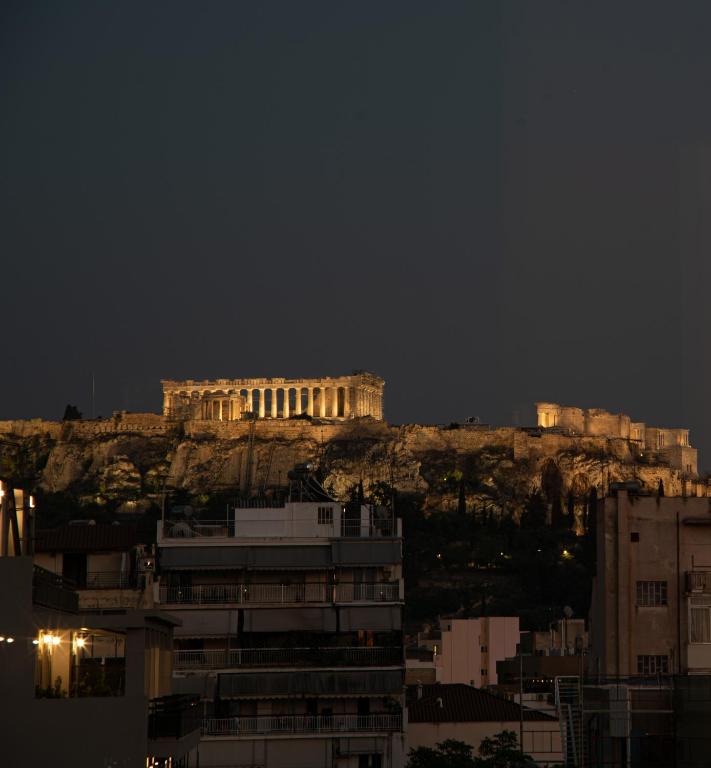 Stunning Acropolis View - 500m Metro - At Historical Center