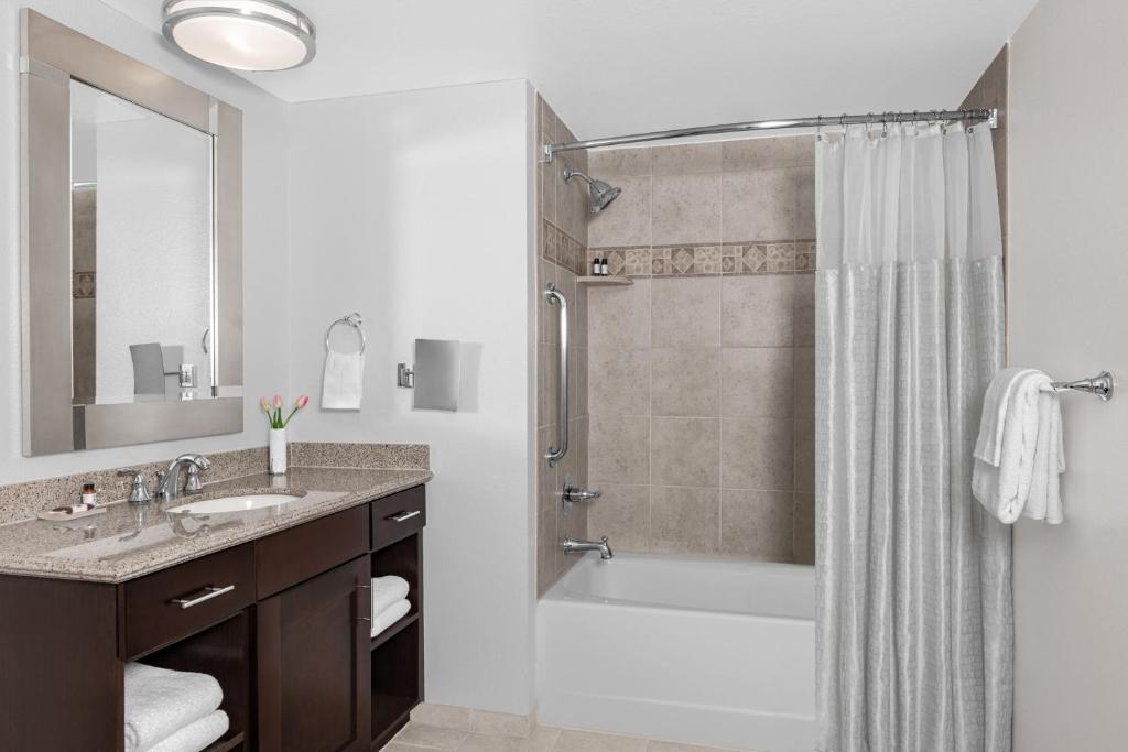 Ein Badezimmer in der Unterkunft Marriott&#39;s Grand Chateau