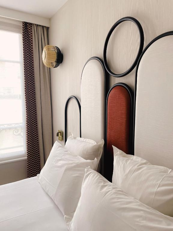 Кровать или кровати в номере Hôtel de L'Esperance