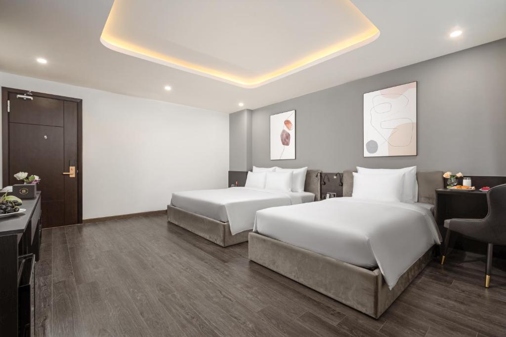 Letto o letti in una camera di Mercy Emerald Hotel