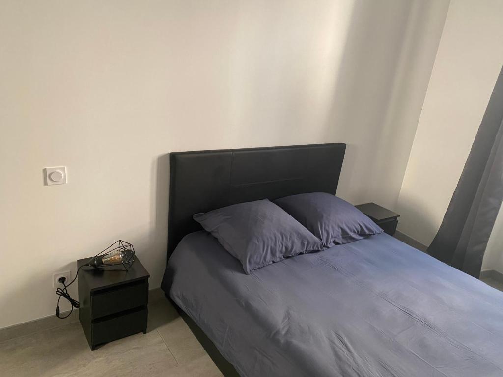 Postel nebo postele na pokoji v ubytování Le Merrain gîte plein coeur de Chablis