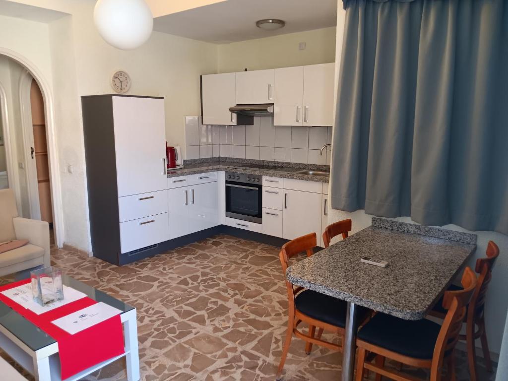 A kitchen or kitchenette at Bungalows Club Primavera