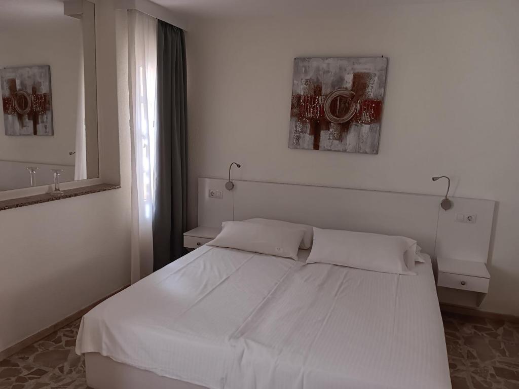 A bed or beds in a room at Bungalows Club Primavera