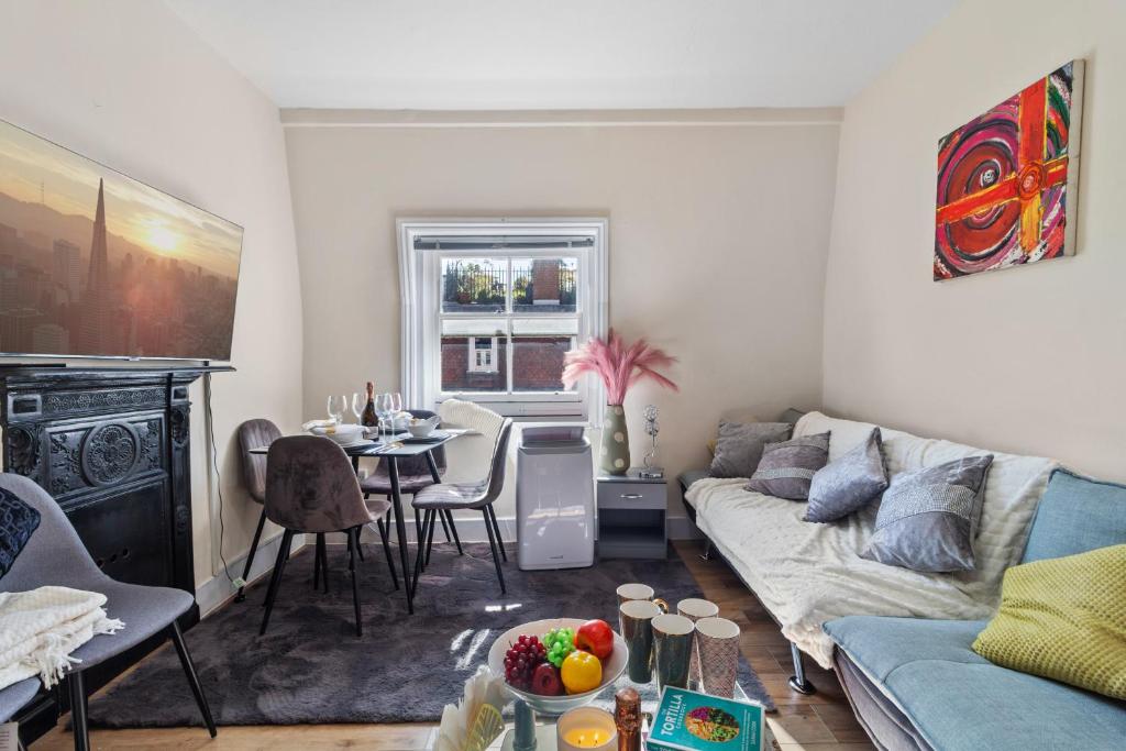 a living room with a couch and a table at Oxford Street London Apartments Hosted by Maysa in London