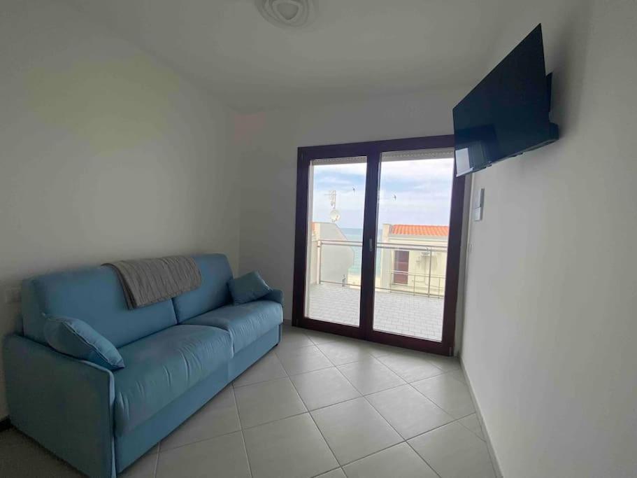 smeraldo sul mare con grande balcone, Torino di Sangro (updated prices