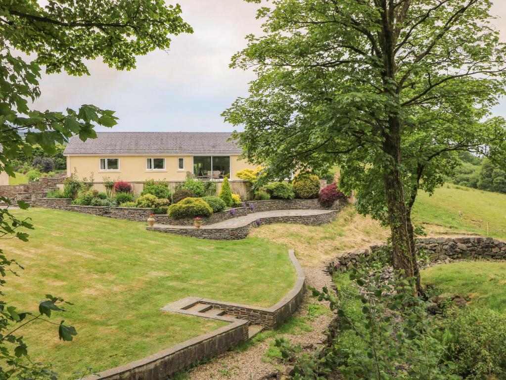 an aerial view of a house with a yard at Llety'r Bugail in Aberdare