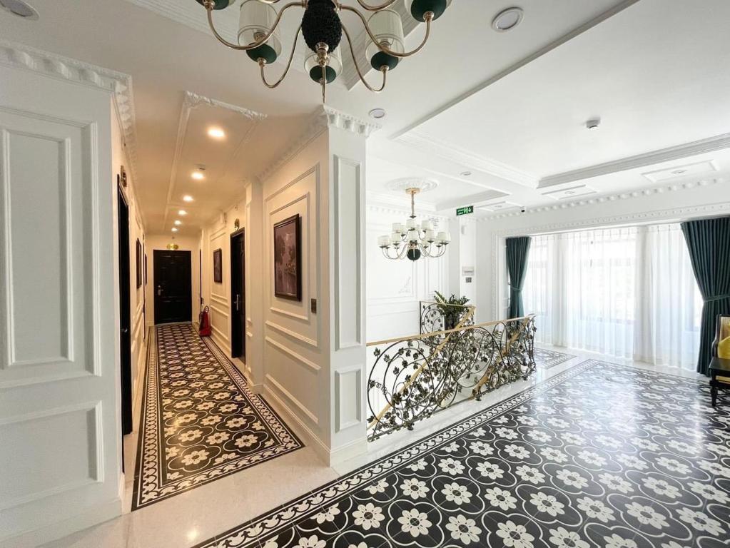 a hallway of a building with a chandelier at Paris Hotel & Cafe in Vĩnh Long