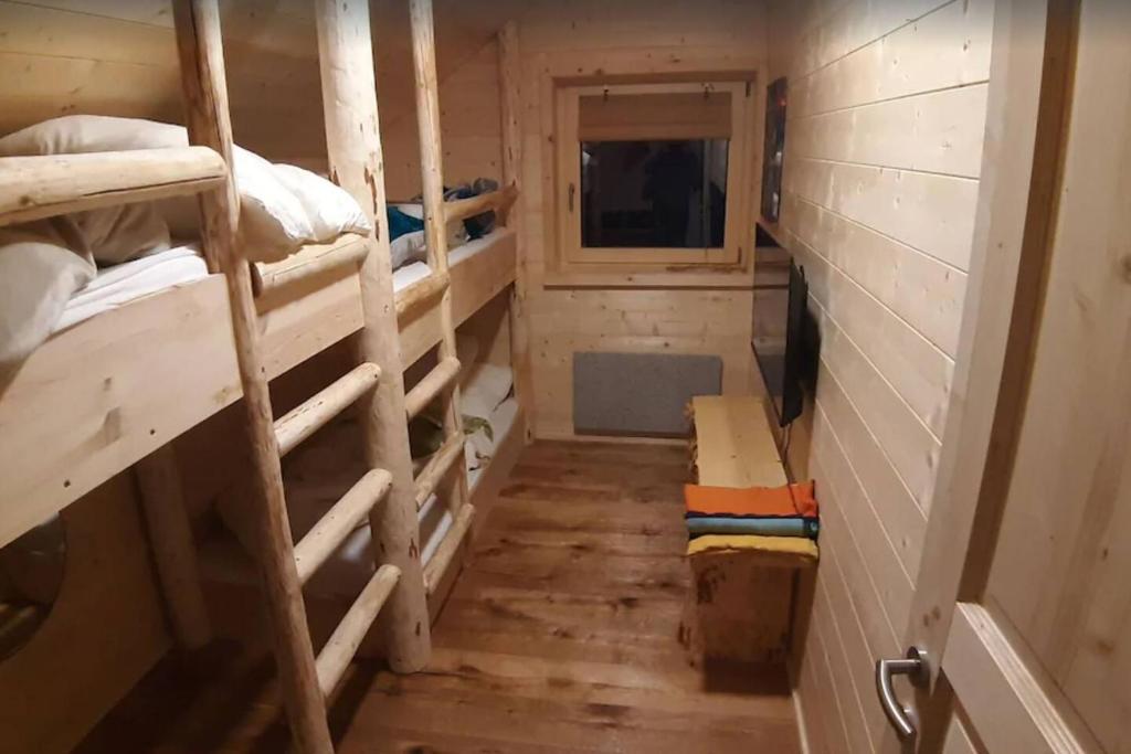 Palanda nebo palandy na pokoji v ubytování Chalet Luna