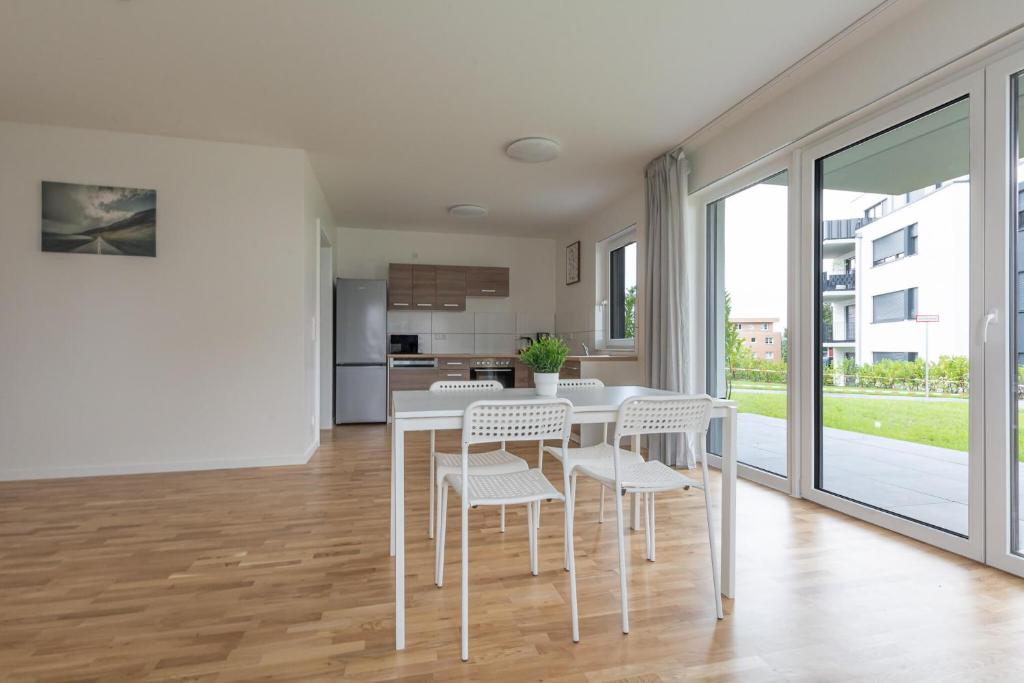 T&K Apartments - Bergisch Gladbach - 7 Comfortable Apartments - 20 min to Fair Messe Cologne - Three-Bedroom Apartment