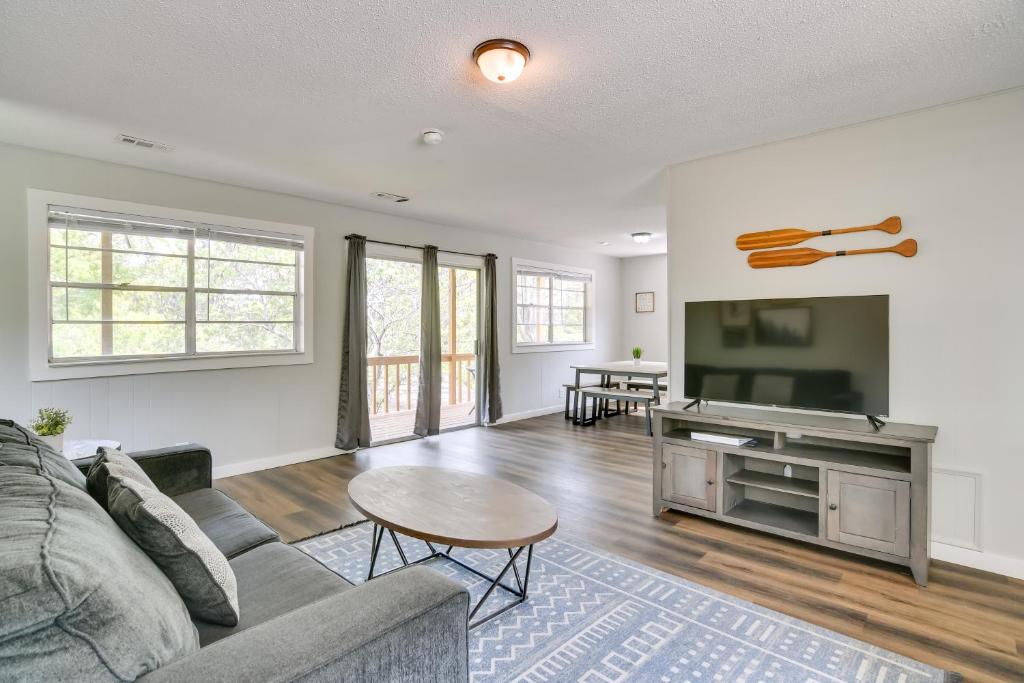 Kimberling City Escape with Dock Access and Boat Slips, Kimberling City