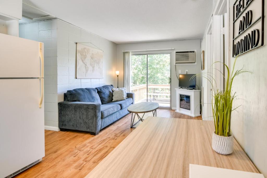 Kimberling City Cabin with Boat Slip, Deck and Pool, Kimberling City