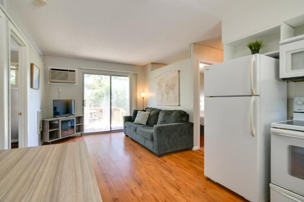 Kimberling City Cabin with Schooner Creek Access!, Kimberling City