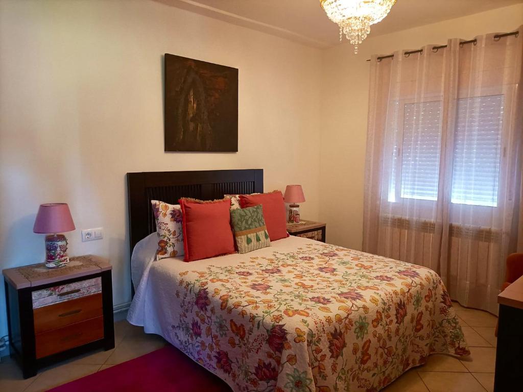Posteľ alebo postele v izbe v ubytovaní Spacious House with Garden in Touro – Family-Friendly