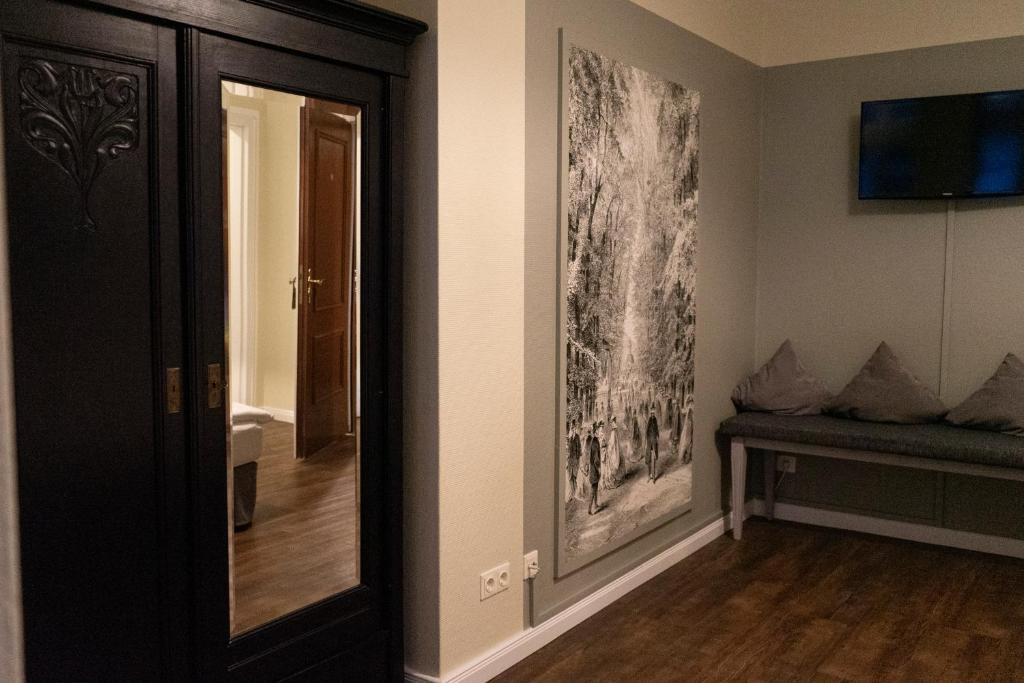 TV a/nebo společenská místnost v ubytování Rein Klassik Hotel