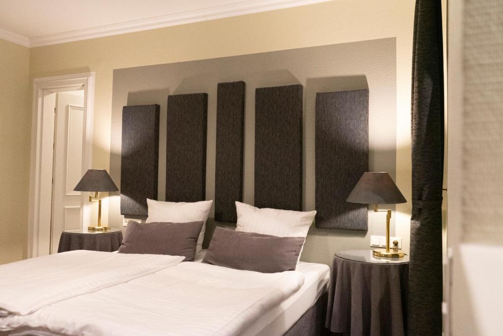 Postel nebo postele na pokoji v ubytování Rein Klassik Hotel