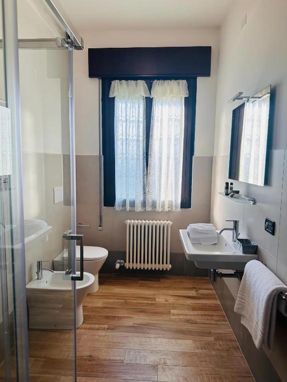 Koupelna v ubytování Hotel Banatium B&B Cucina