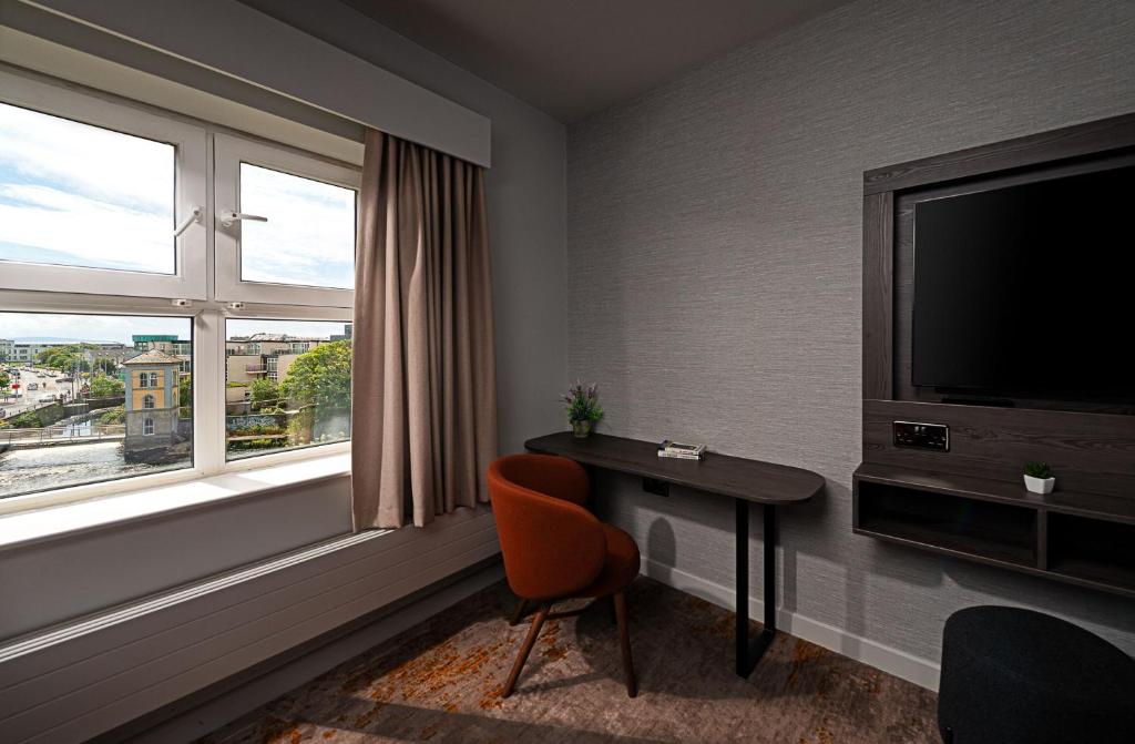 TV a/nebo společenská místnost v ubytování Leonardo Hotel Galway