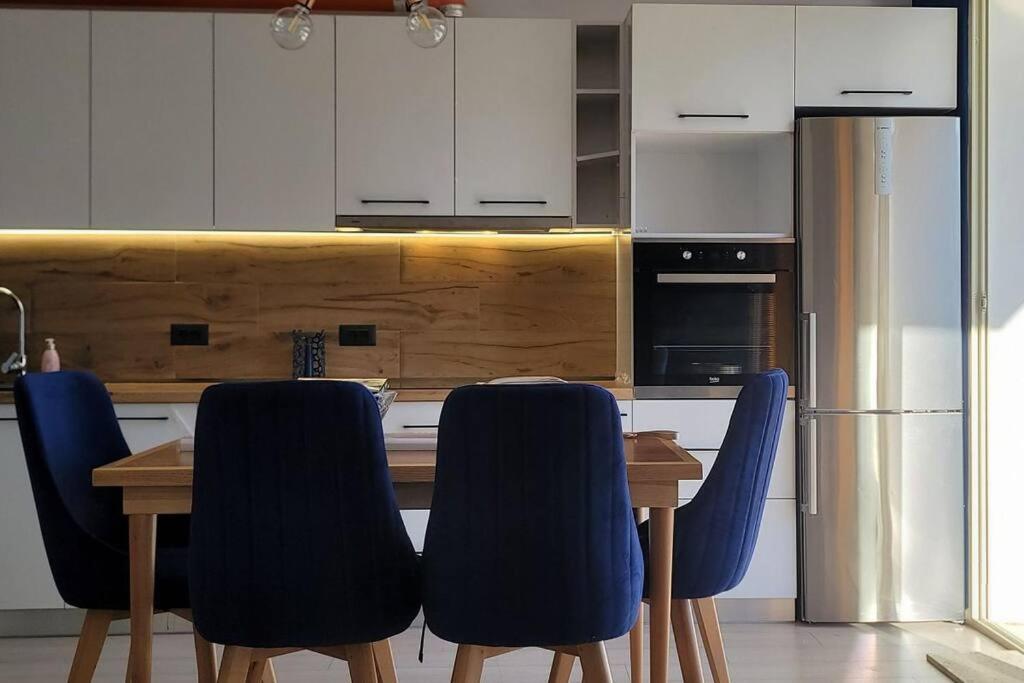 Hidden gem, modern 2bedroom, amazing terrace-FREE PARKING - Image 8