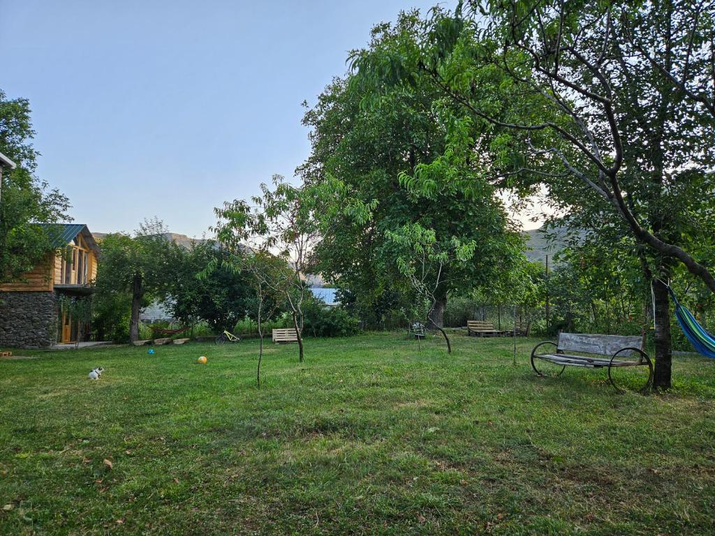 Zahrada ubytování Guest House Aleksandre