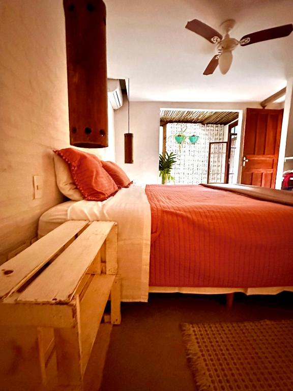 Cama ou camas em um quarto em Casa da Arquiteta Guest House