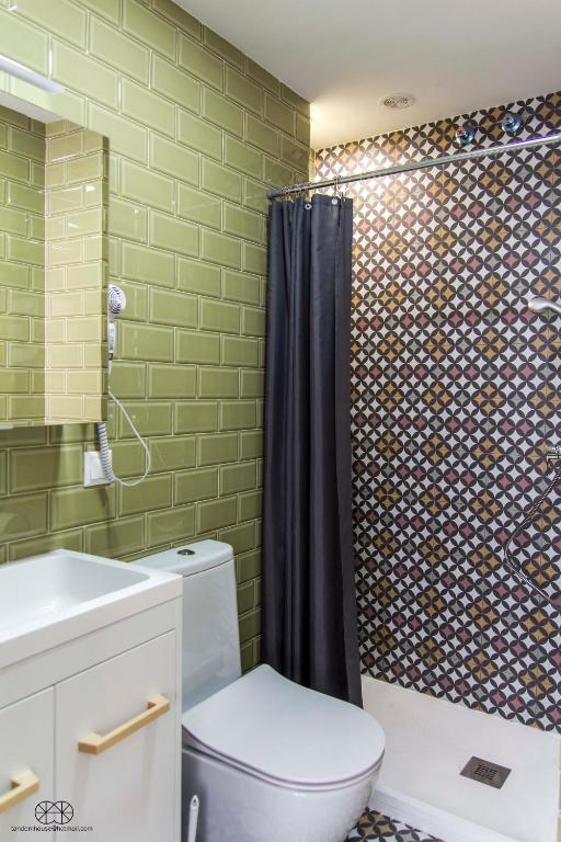 A bathroom at Tándem House