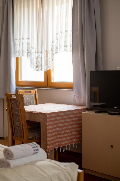 TV a/nebo společenská místnost v ubytování Guesthouse Rose