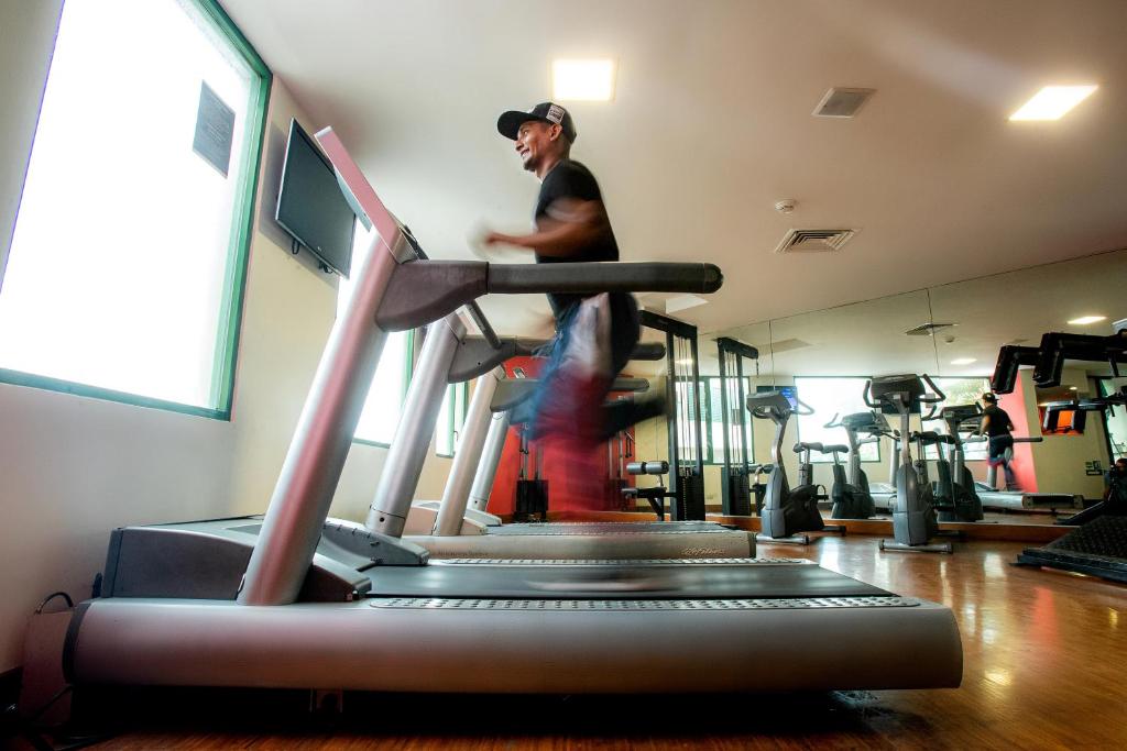 Fitness centrum a/nebo fitness zařízení v ubytování Hotel Colon Salinas