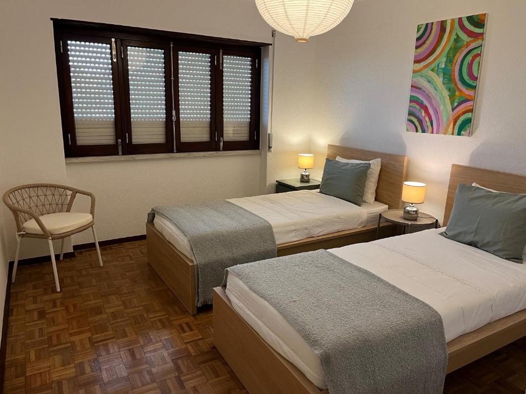 Postel nebo postele na pokoji v ubytování Country villa 300m from Praia do Sul, Ericeira - surf and family friendly spot