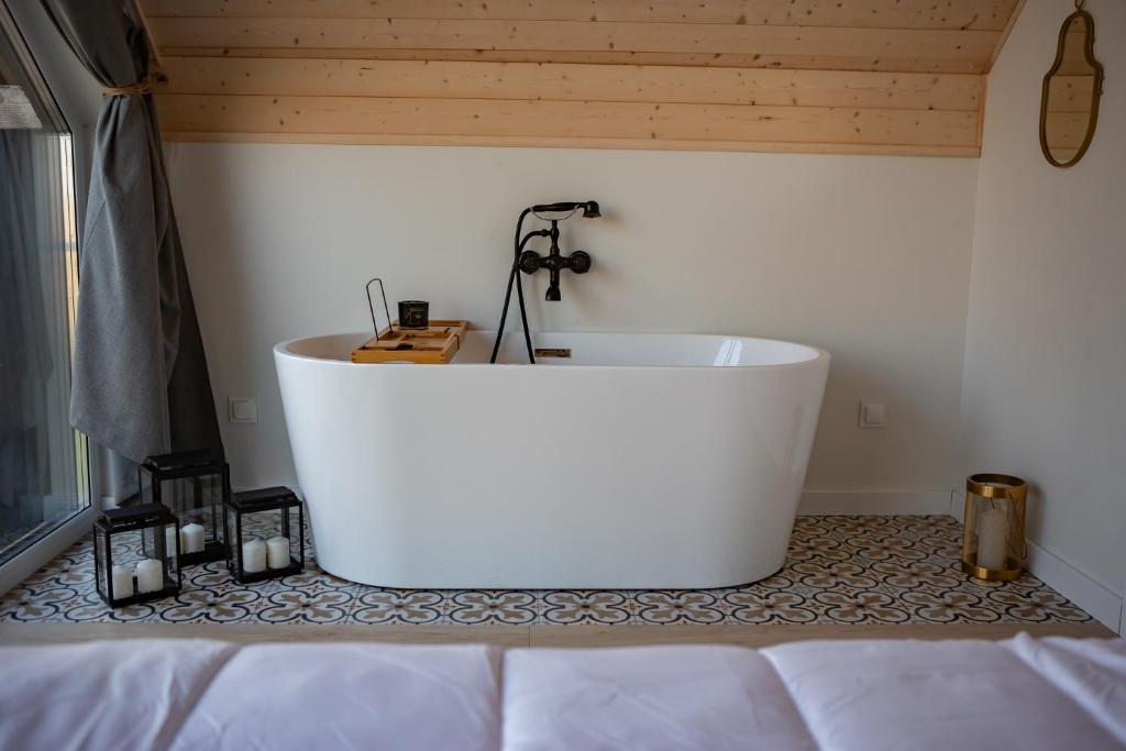 a white bath tub sitting in a room at Szurmiejówka in Mieroszyno