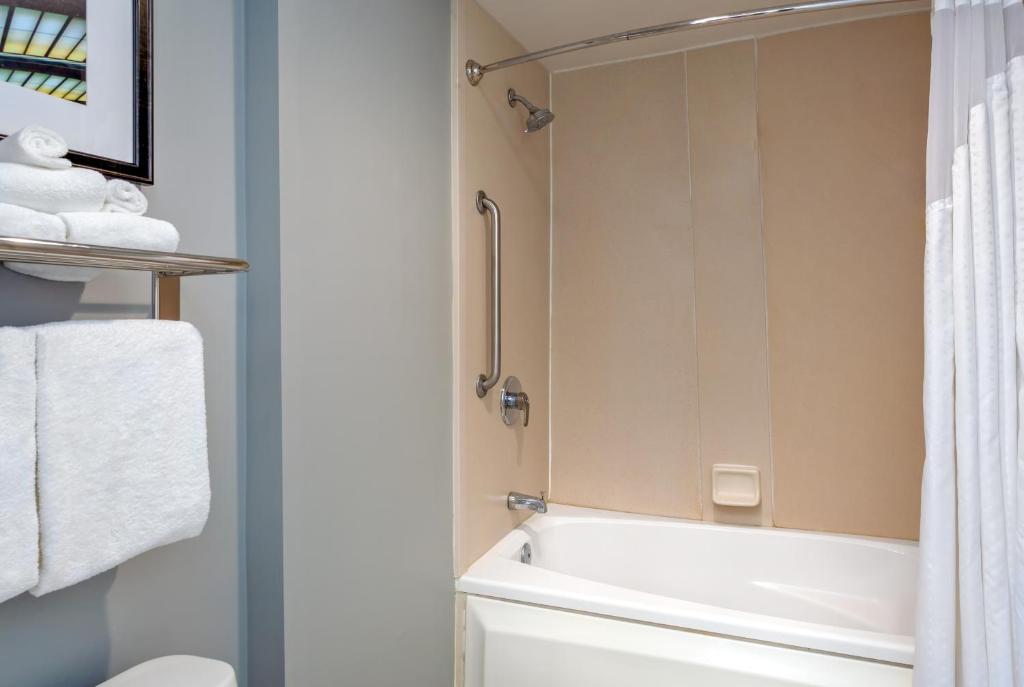 Holiday Inn - St Augustine - World Golf, an IHG Hotel - Queen Suite Met Twee Queensize Bedden En Bankbed
