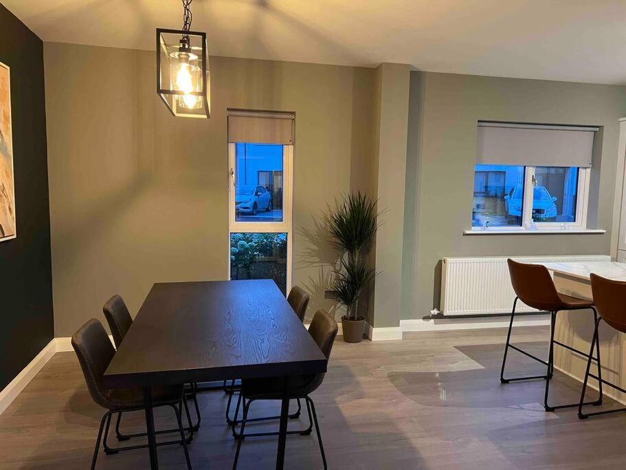 Posezení v ubytování 3 bed rooms Vip family house