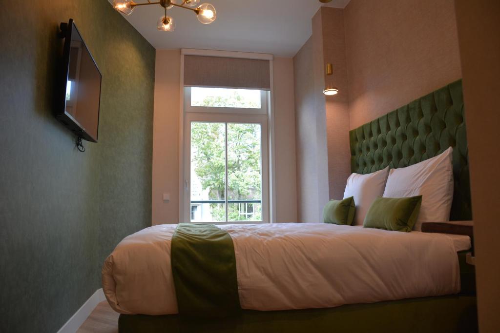 Postel nebo postele na pokoji v ubytování The IF Boutique hotel