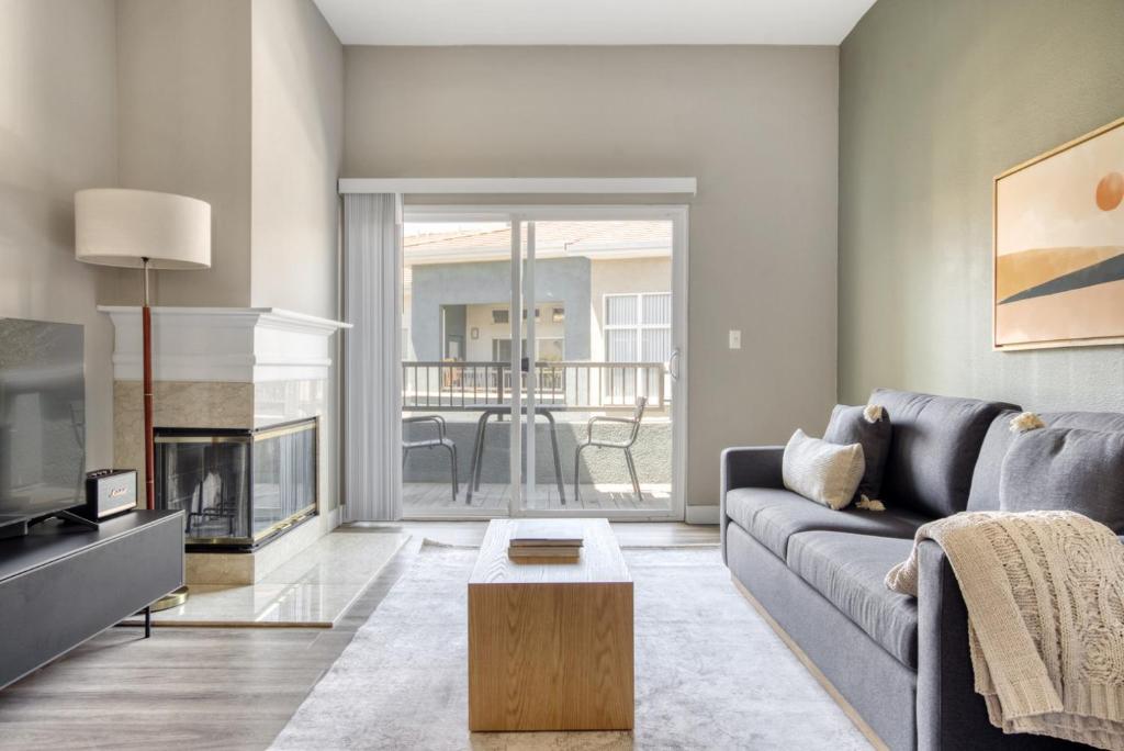 a living room with a couch and a fireplace at Sunnyvale 1BR w wd gym pool nr highways SFO-1111 in Sunnyvale