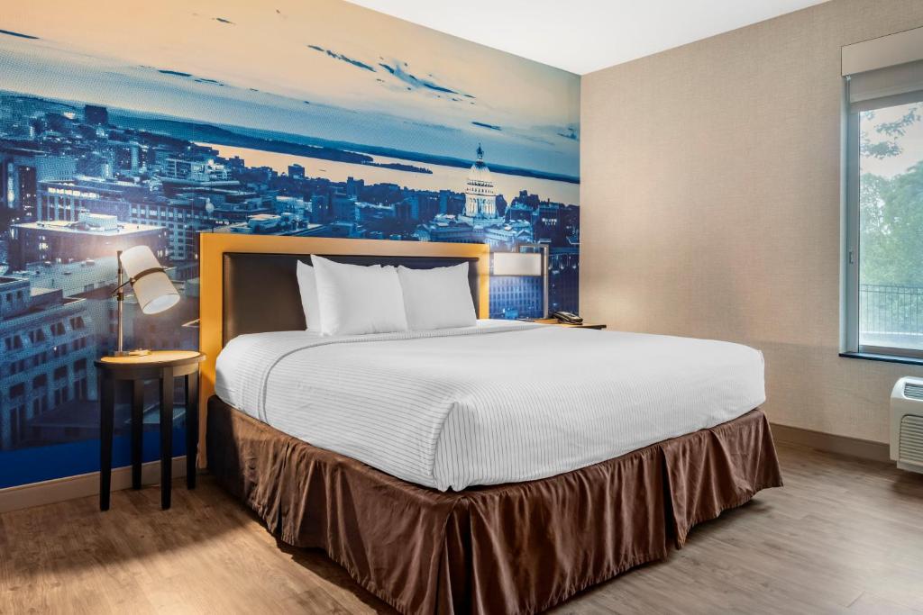 Cambria Hotel Madison East - King Suite - Accessible/Non-Smoking