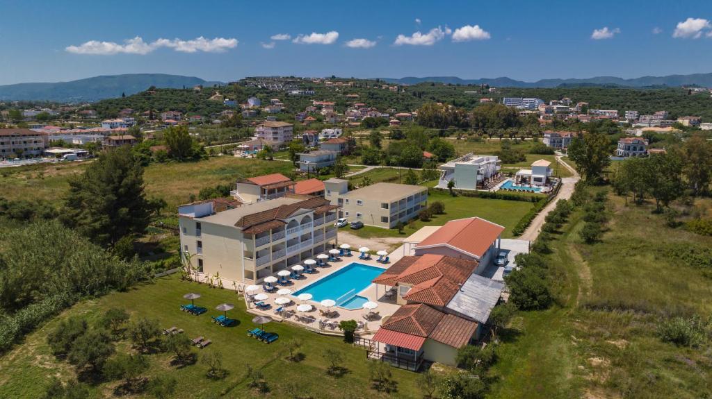 Bazén v ubytování Manousis ApartHotel nebo v jeho okolí