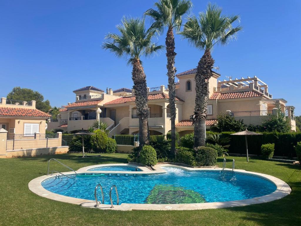 Bazén v ubytování Apartment / Penthouse Mil Palmeras nebo v jeho okolí