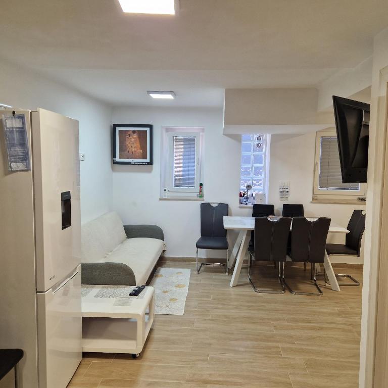 a living room with a couch and a table at Apartman Maksimirska 89 Zagreb in Zagreb