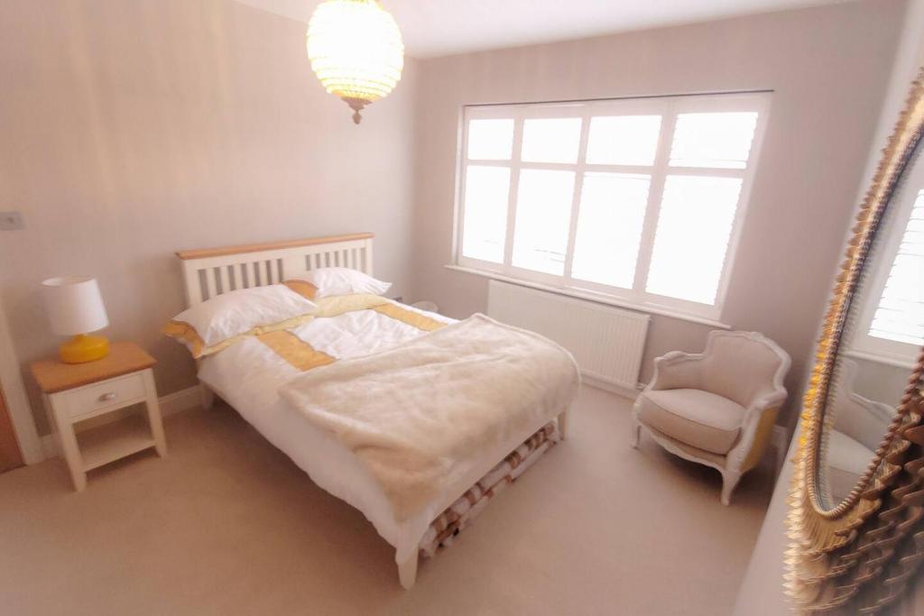 Home in Streatham, Streatham Vale (updated prices 2024)