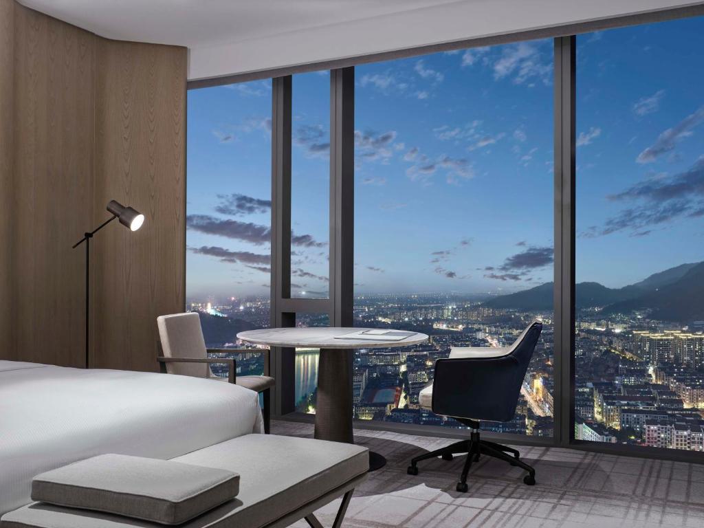 Hilton Zhuji - Deluxe Twin Room Con Mountain View