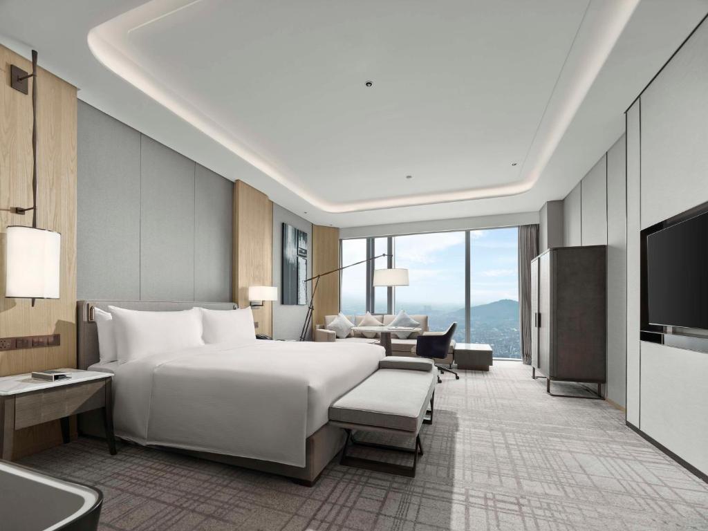 Hilton Zhuji - Deluxe King Room
