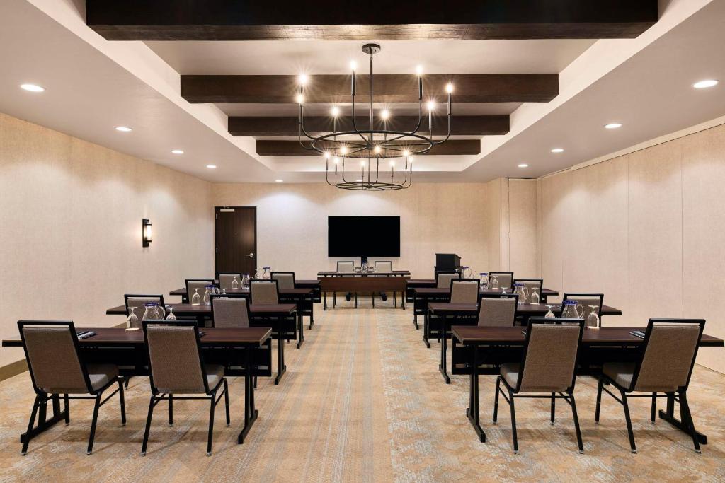 Konferenční prostory v ubytování The Eddy Hotel Tucson, Tapestry Collection By Hilton