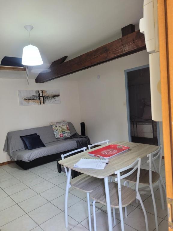 Le Bluey - Housity