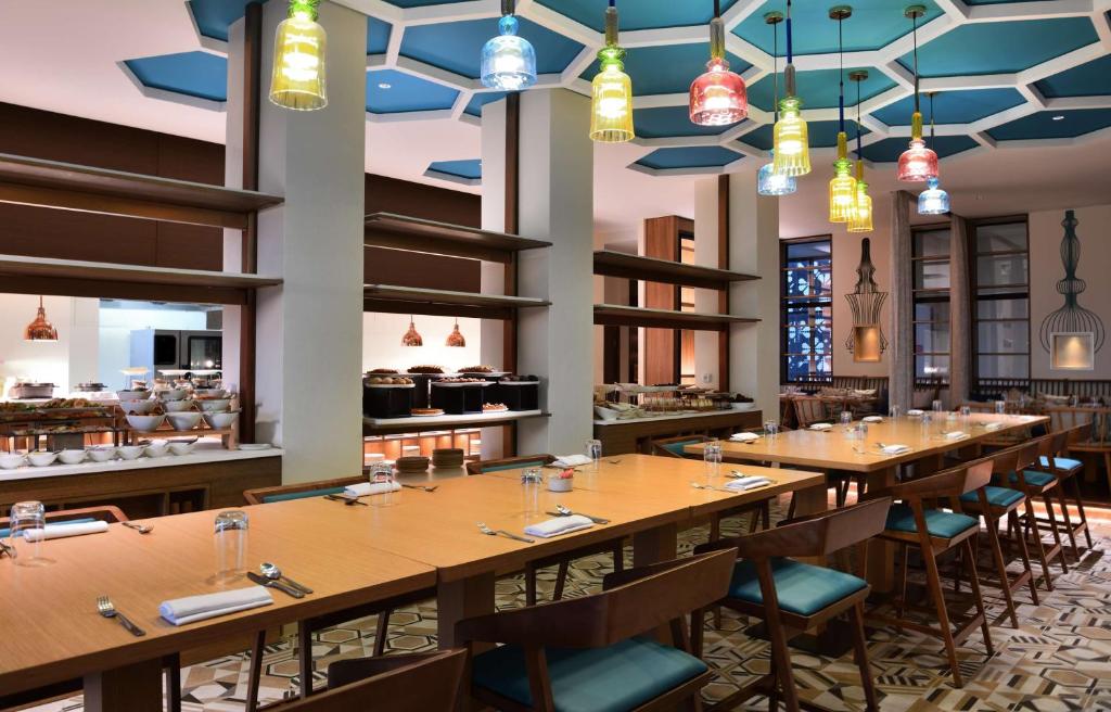 Restaurace v ubytování Hilton Taghazout Bay Beach Resort & Spa