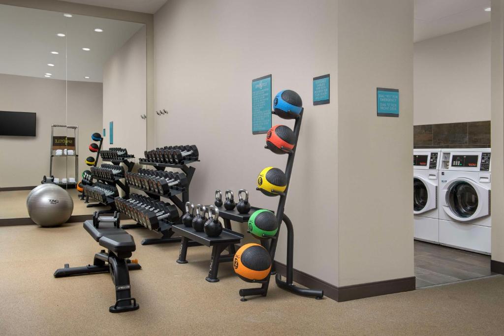 Fitness centrum a/nebo fitness zařízení v ubytování Home2 Suites By Hilton Flower Mound Dallas