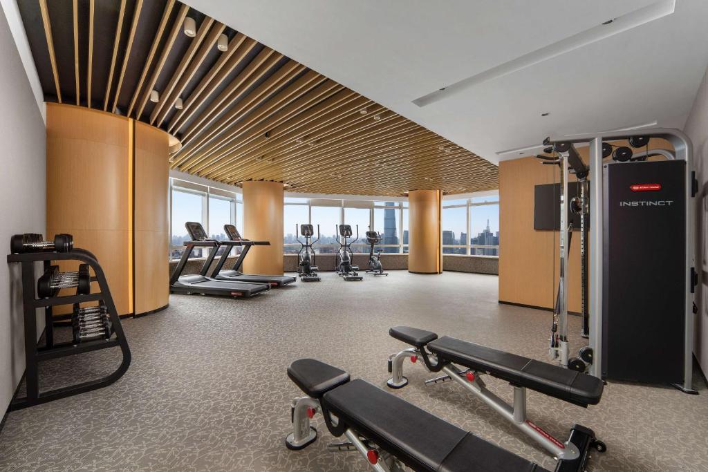 Fitness centrum a/nebo fitness zařízení v ubytování Hilton Garden Inn Shanghai Lujiazui